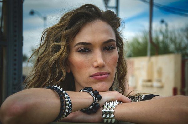 Exploration des Partenariats Mode Enfant aux côtés des Icônes du Luxe : Une Analyse Détaillée